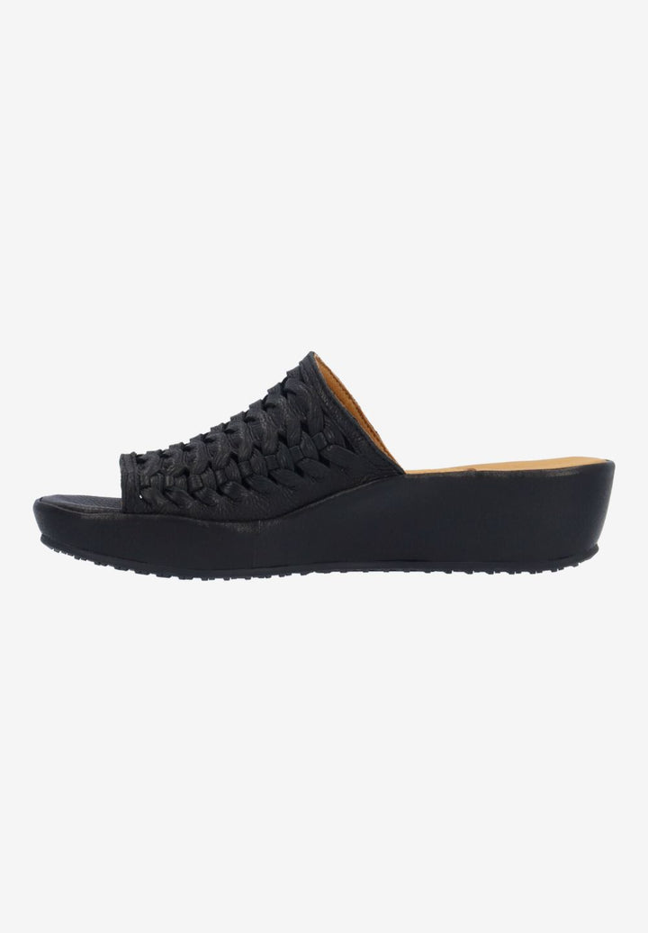 L'Amour Des Pieds Women's Cyra Black Lamba - Orleans Shoe Co.