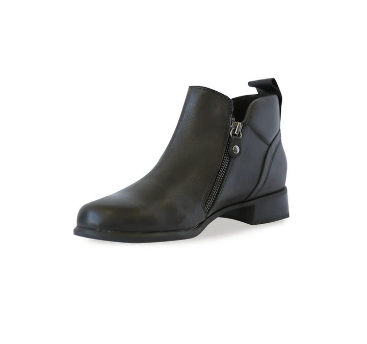 Munro Women's Neko Black Tumbled Calf - Orleans Shoe Co.