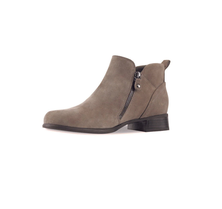 Munro Women's Neko Almond Suede - Orleans Shoe Co.