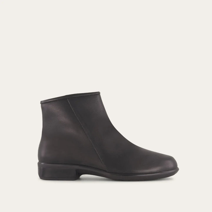 Naot Women's Norther Water Resistant Black Leather - Orleans Shoe Co.