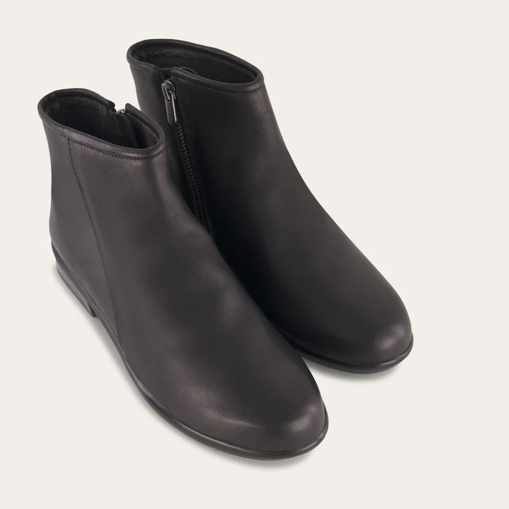 Naot Women's Norther Water Resistant Black Leather - Orleans Shoe Co.