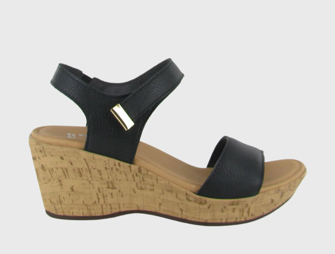 Naot Women’s Summer Black Soft Leather - Orleans Shoe Co.
