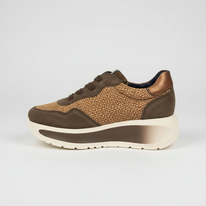 CallagHan Grace sneaker for women in warm brown with elastic laces