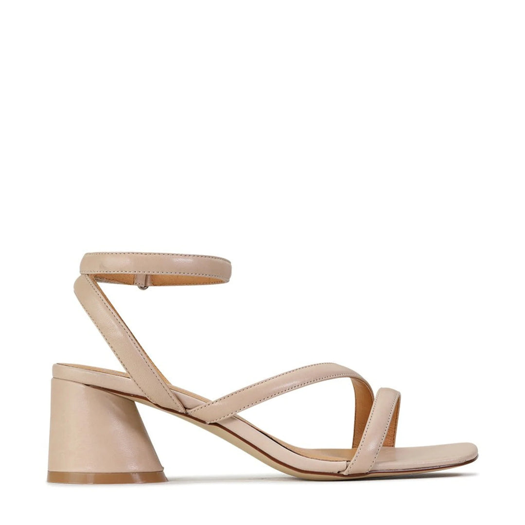 EOS Footwear Women's Petricia Nude