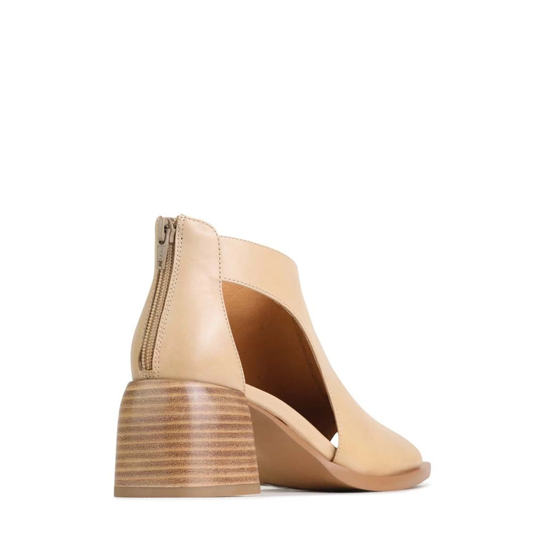 EOS Footwear Women's Isolde Nude