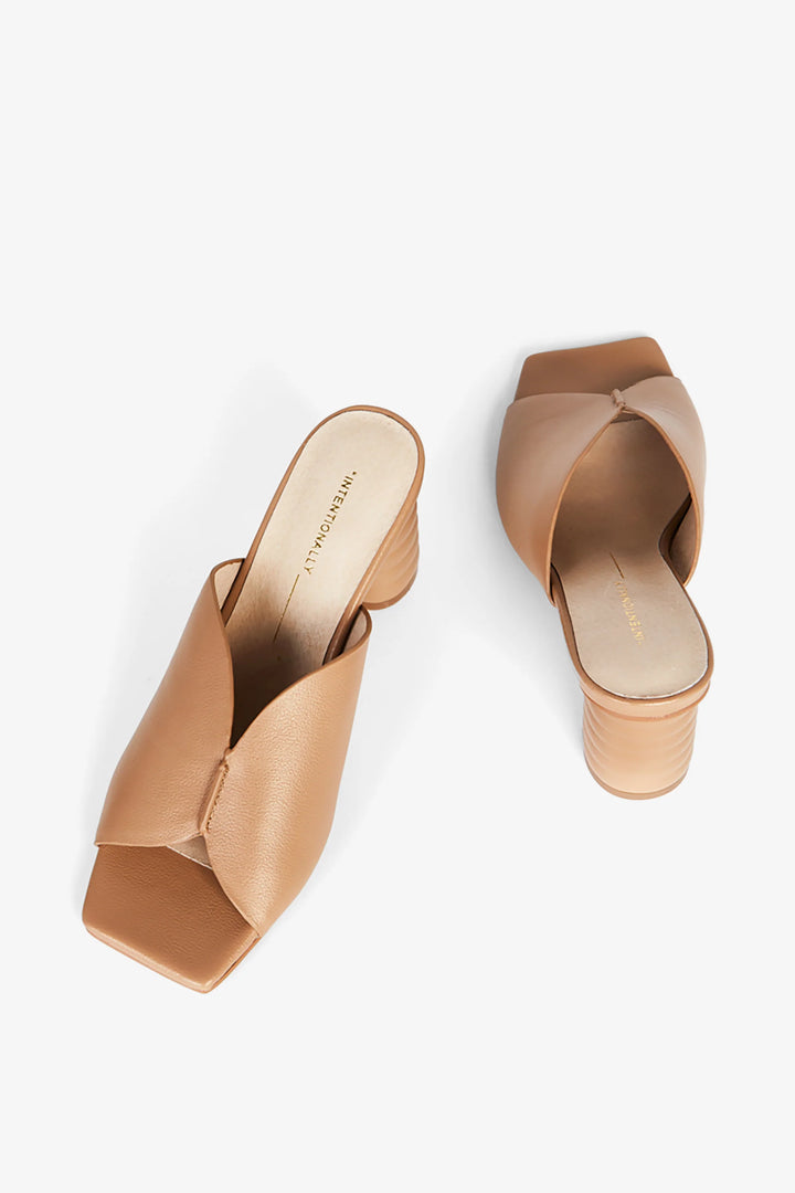 Intentionally Blank Women's Kamika Clay - Orleans Shoe Co.