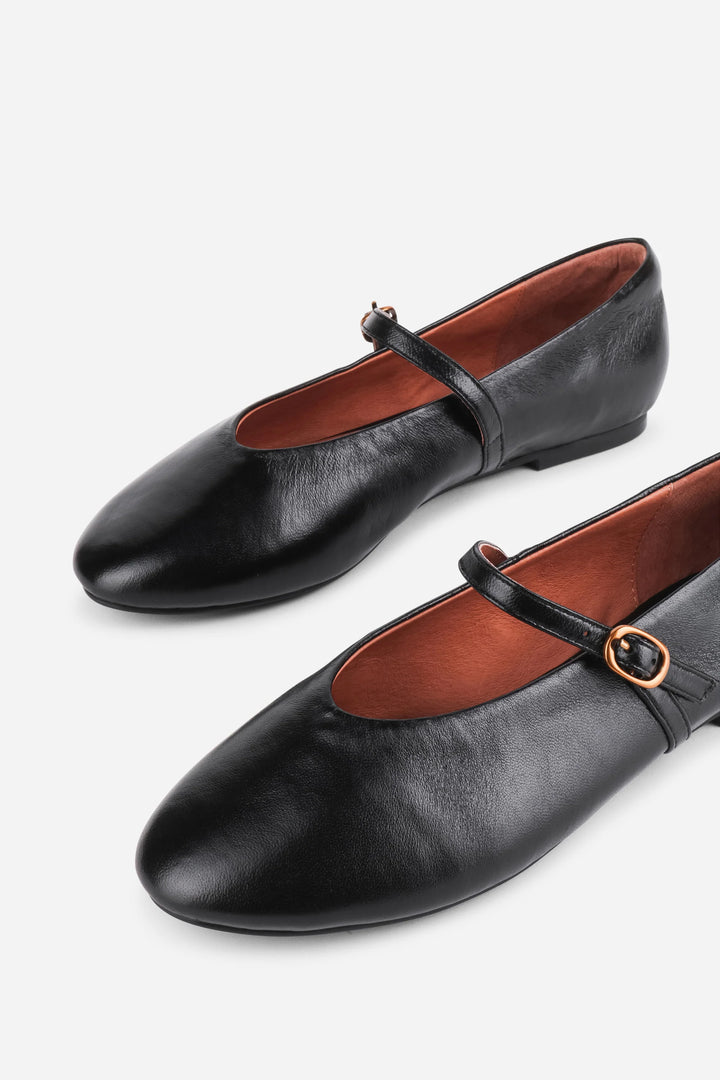 Intentionally Blank Women's Larisa Black