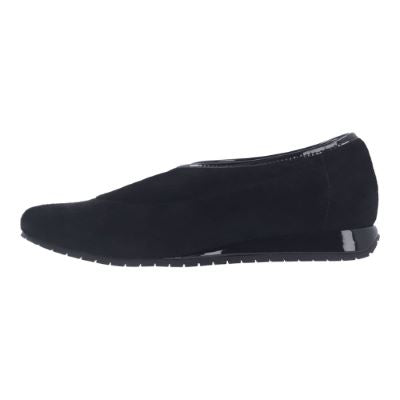 L'Amour Des Pieds Women's Taura Black Suede