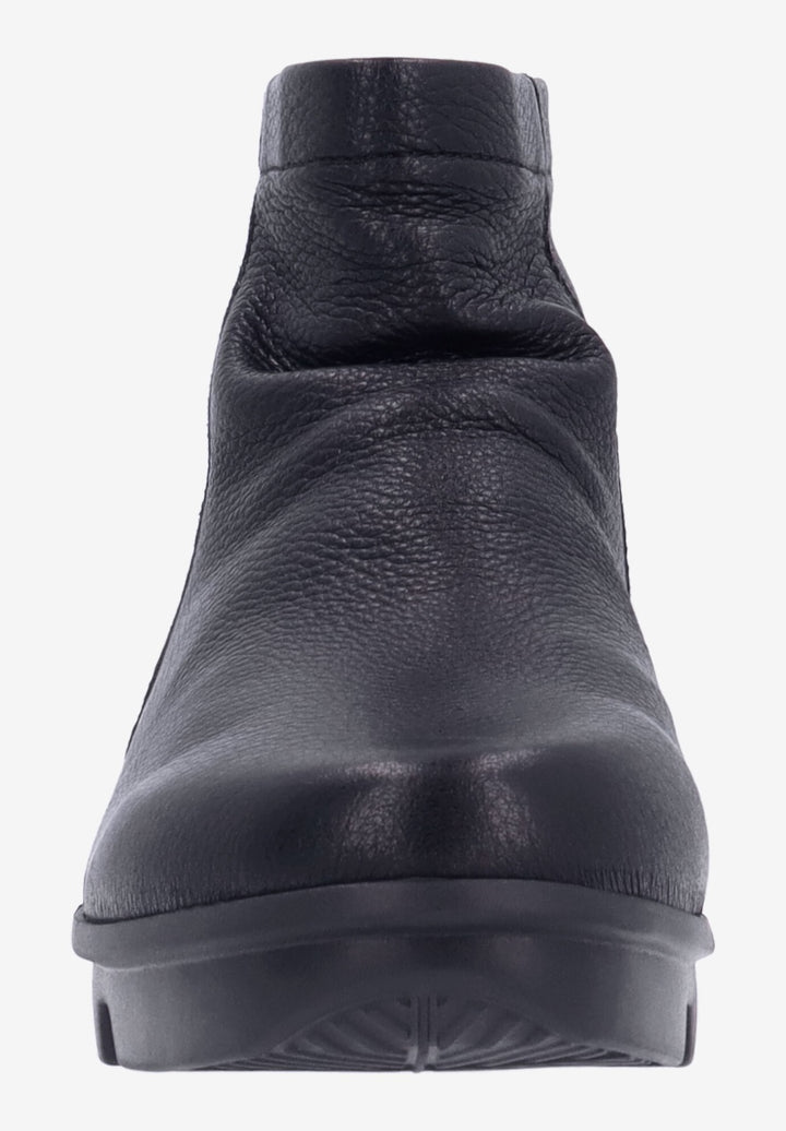 L'Amour Des Pieds Women's Hadirat Black Lamba - Orleans Shoe Co.