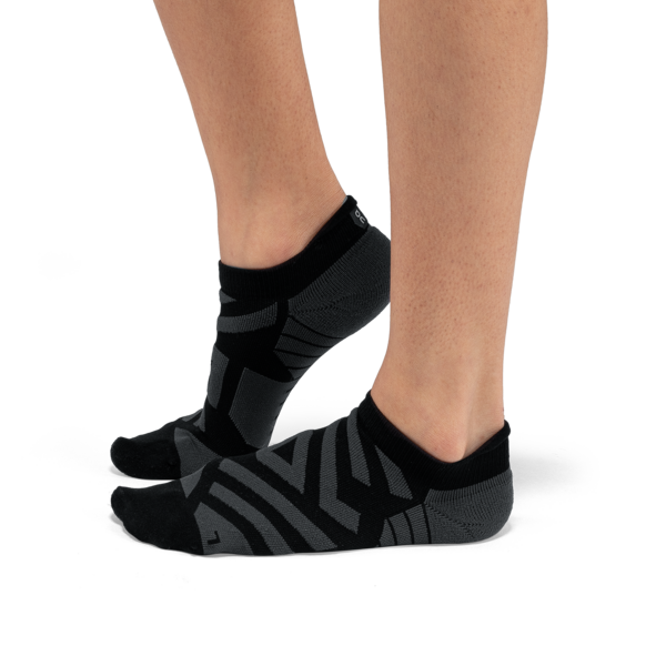 On Women’s Performance Low Sock Black Shadow - Orleans Shoe Co.